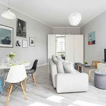 Scandi Male Garbary Piaskowa Near Old Market Square By Renters *