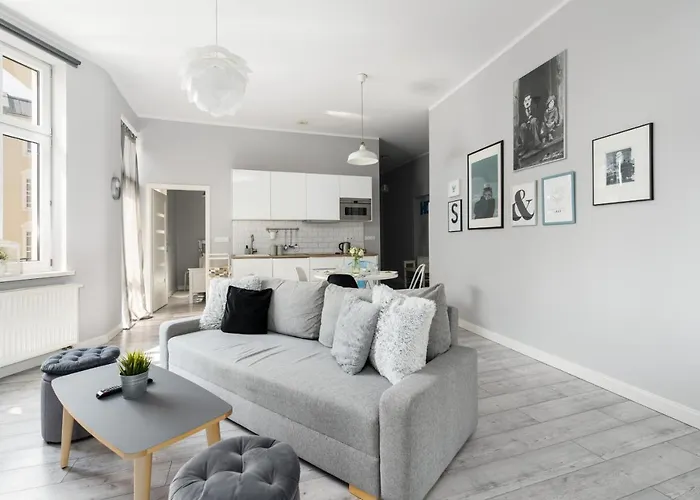 Scandi Male Garbary Piaskowa Near Old Market Square By Renters Apartamento Poznan
