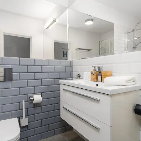 Scandi Male Garbary Piaskowa Near Old Market Square By Renters * Poznan